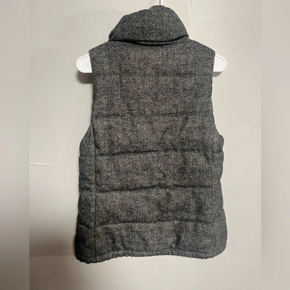Old Navy  Puffer Vest - Image 4