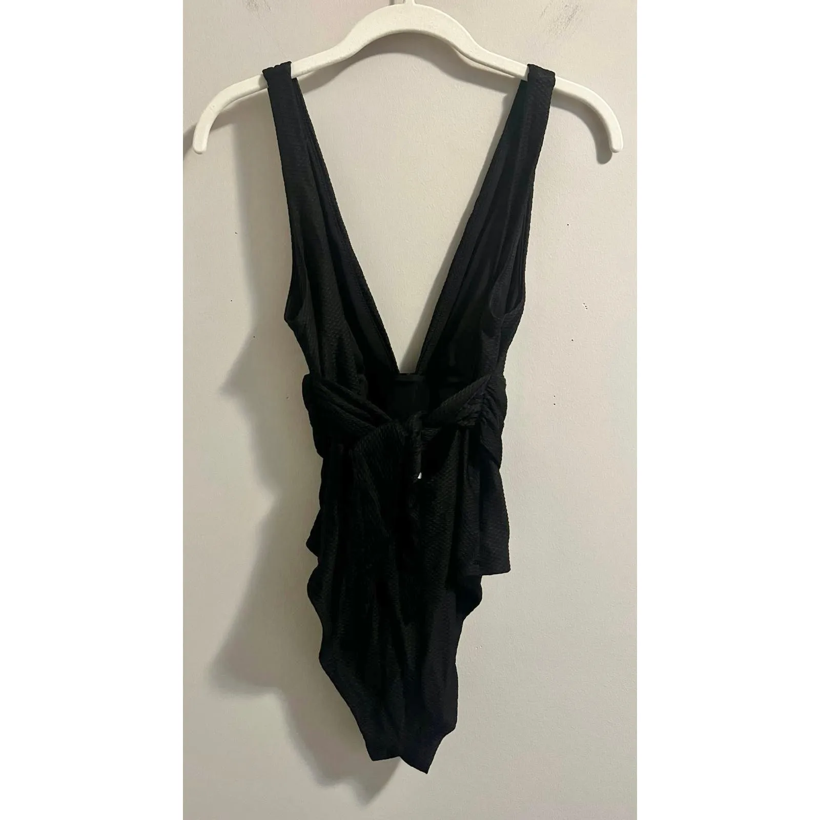 Chelsea28 Belted Textured One-Piece Swimsuit in Black sz. M - Image 9