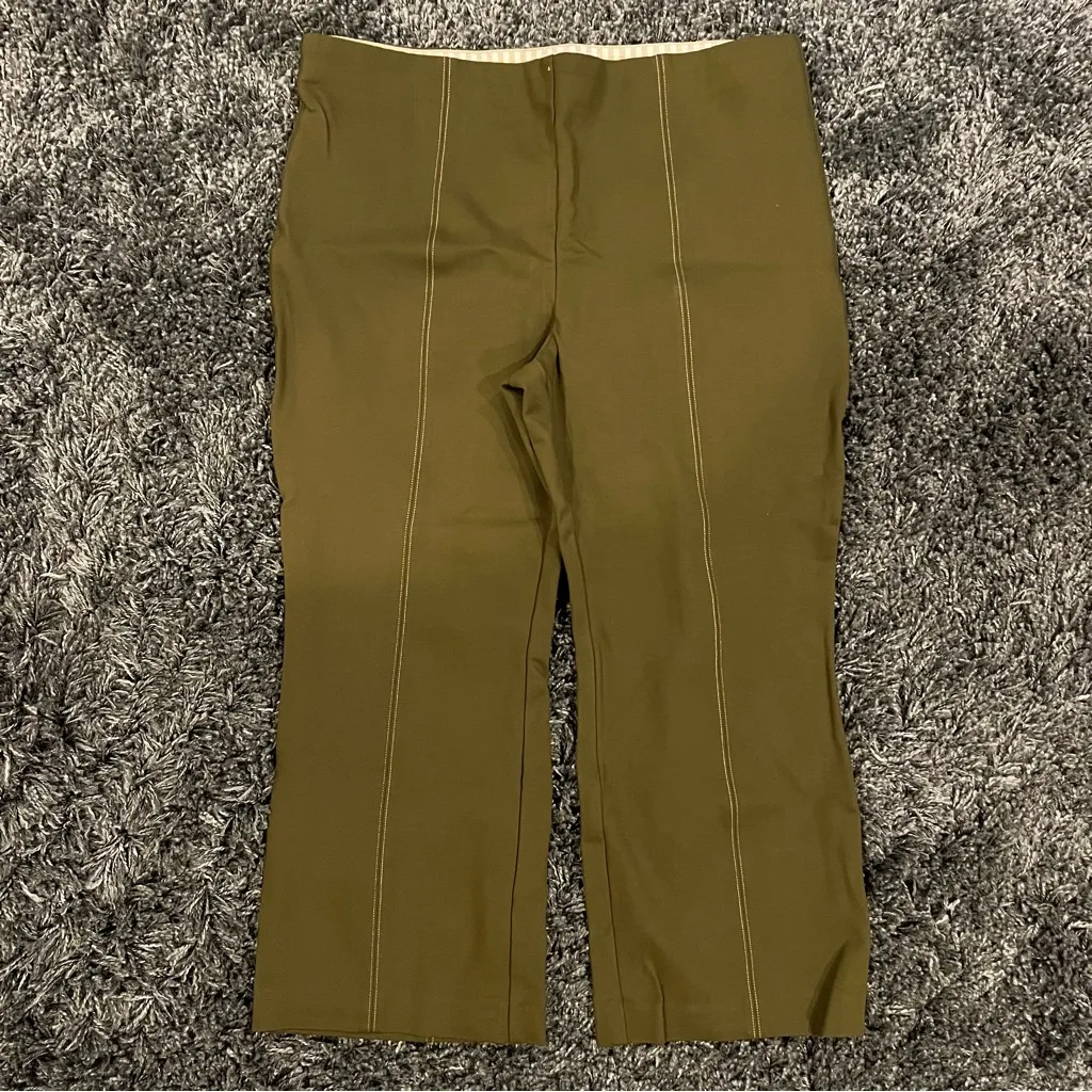 🌸ANTHROPOLOGY GREEN ESSENTIAL CROPPED FLARE PANTS SIZE XL🌸 - Image 3
