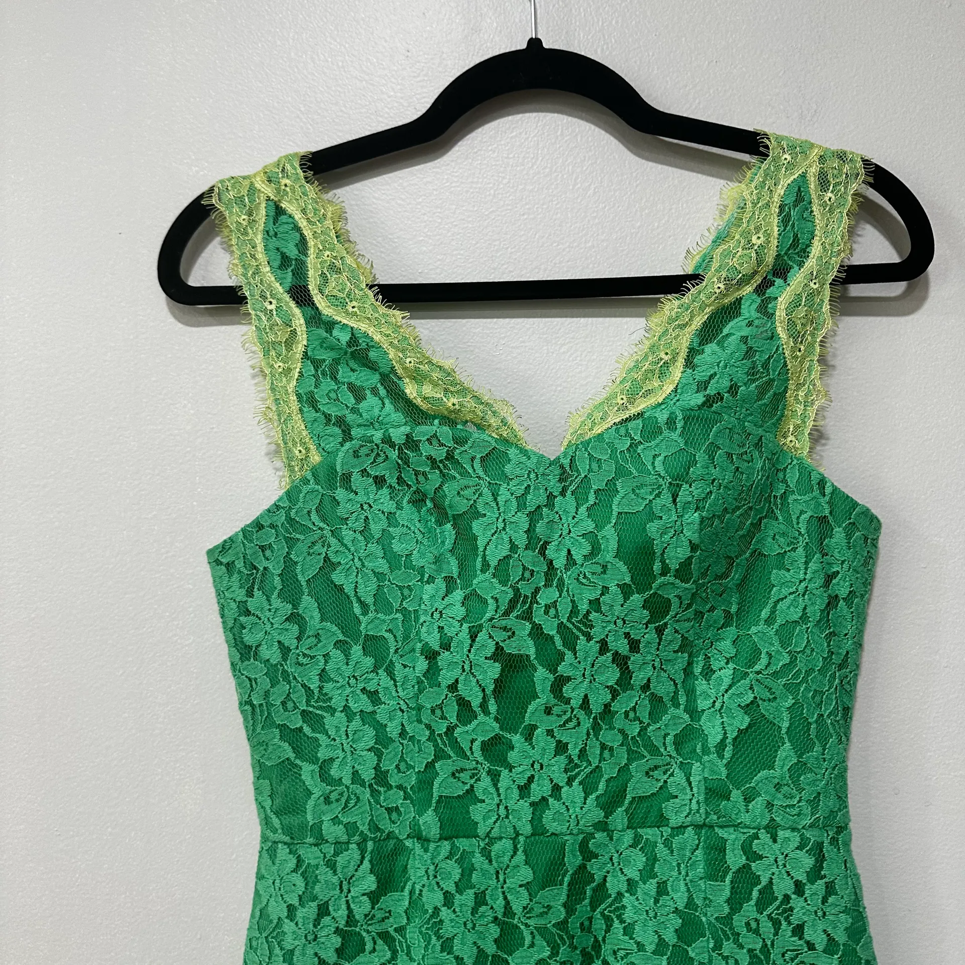 Mcginn  green lace dress  Size 2 - Image 4