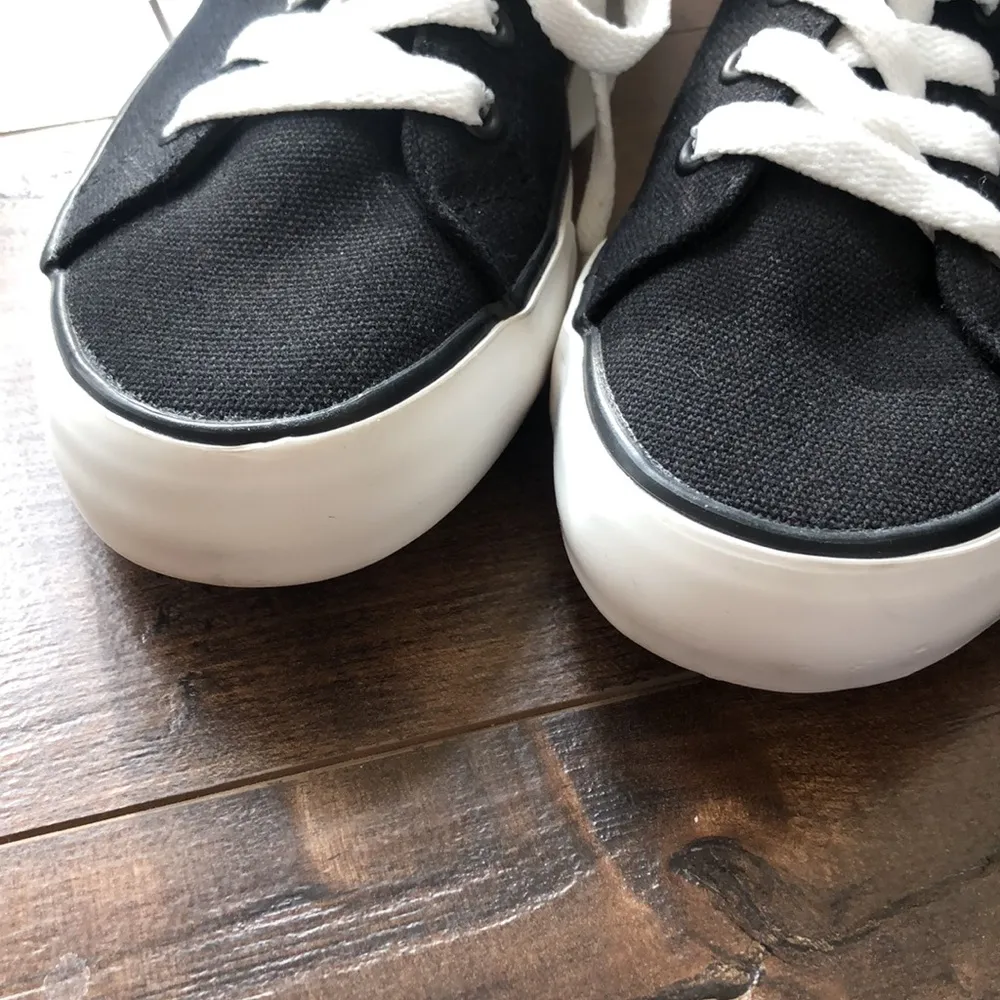 KENNETH COLE - The Run Women's Sneakers Black & Gold - NEW w/out Tags Size 6 - Image 7