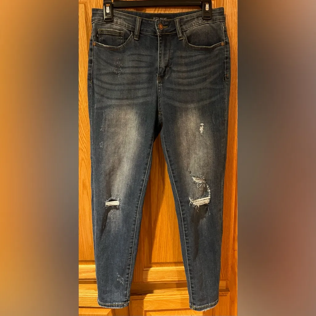 Judy Blue Mid Rise Relaxed Fit Distressed Cropped Blue Denim Jeans Size 30 - Image 8