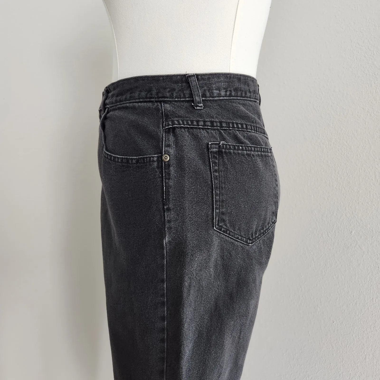 Vintage 90s Liz Claiborne Black Denim High Waisted Tapered Mom Jeans Short 8 - Image 4