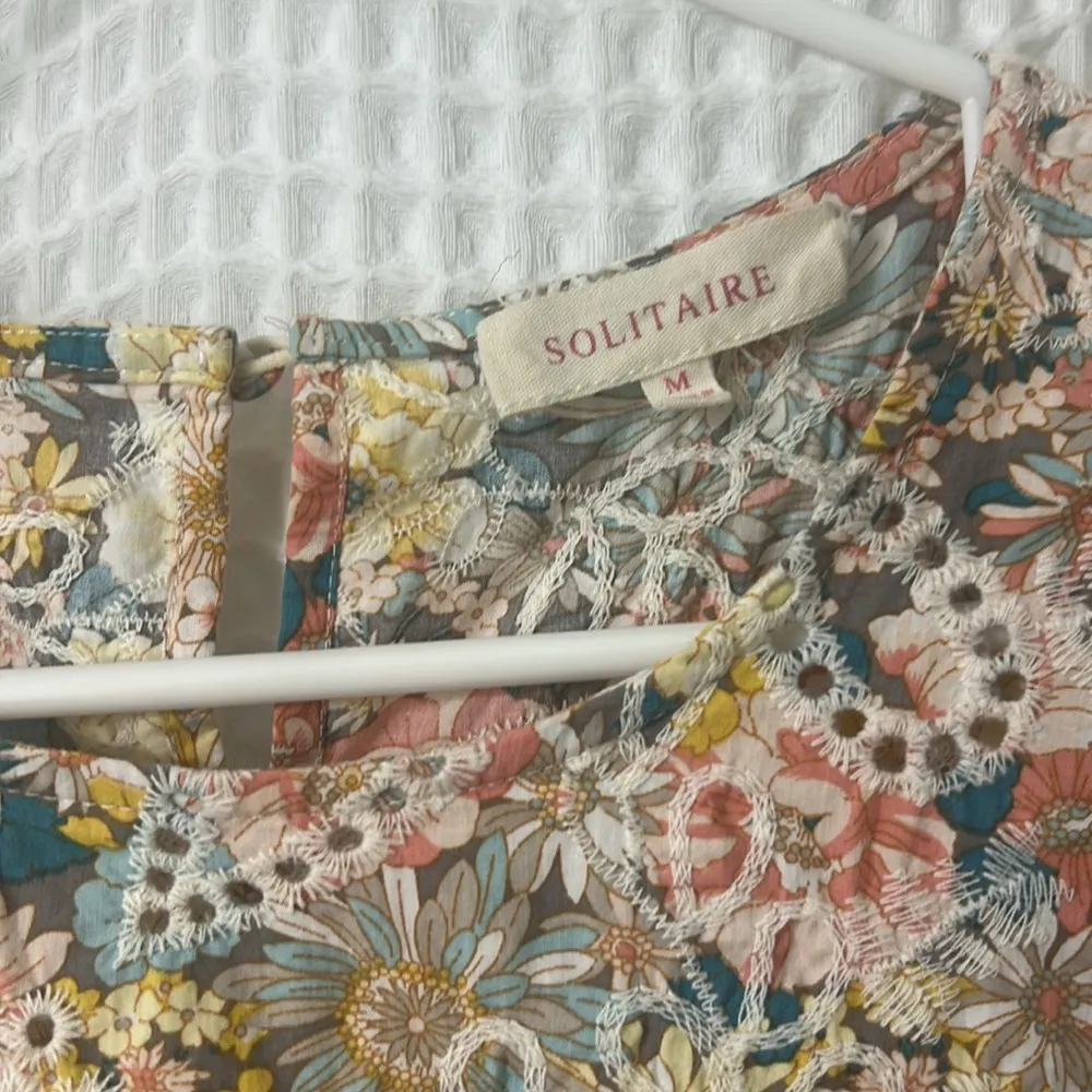 Solitaire Ruffle Sleeve Floral Embroidered Top Medium - Image 4