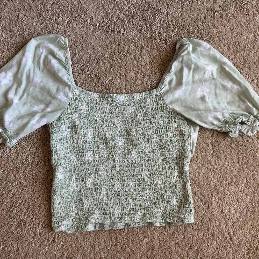 Abercrombie and Fitch Mint Green Smocked Women's Top - Image 3