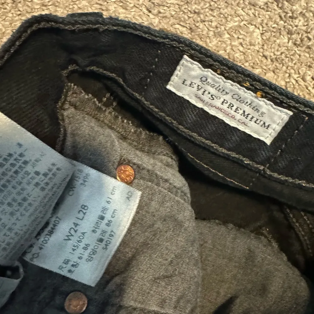 Levi’s 501 S Skinny Premium Denim Jeans Sz 24 Black Denim Distressed Raw Hem - Image 16