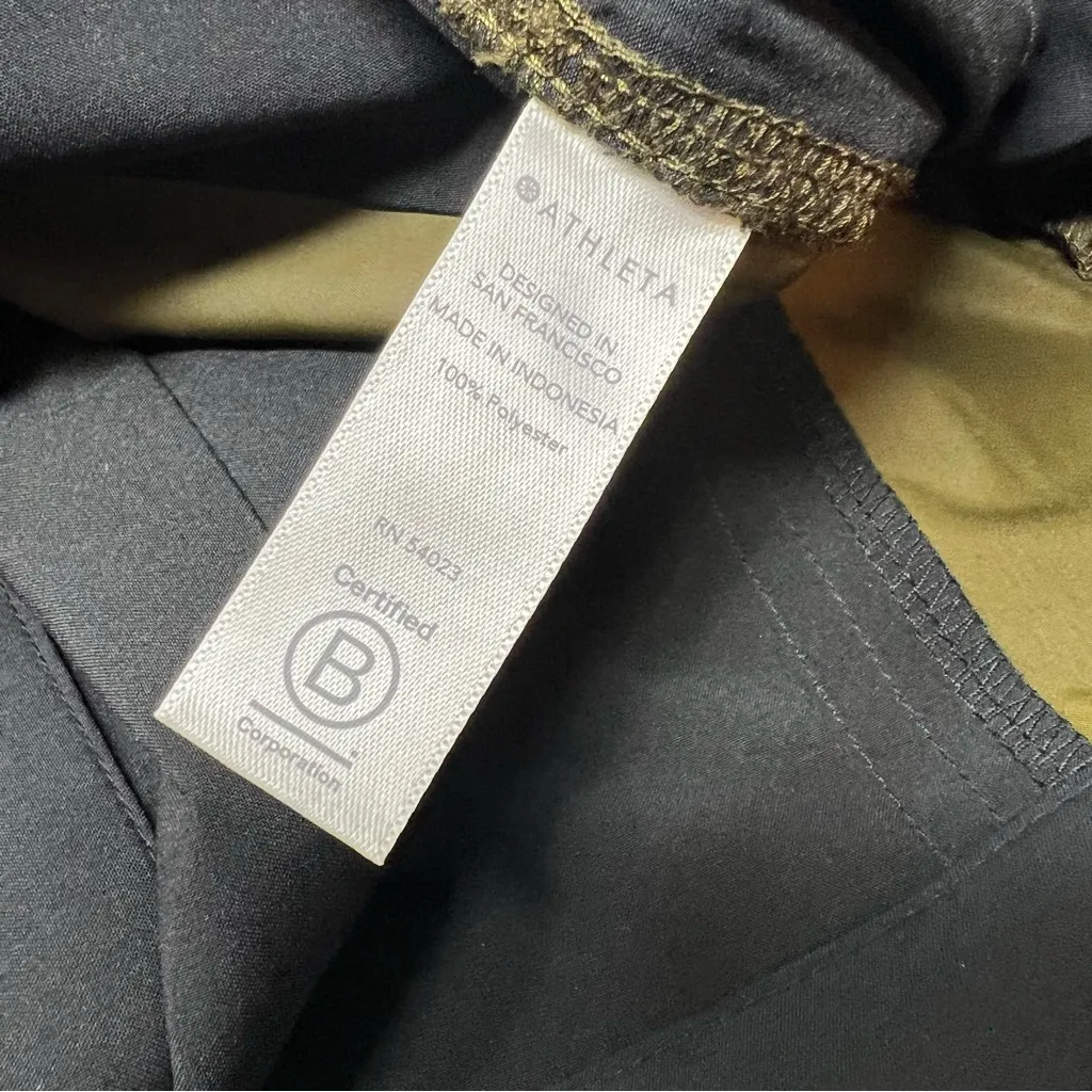 Athleta radiant jogger size 8 olive green shiny pants - Image 7