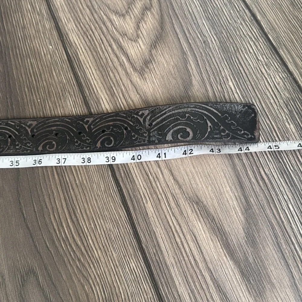 Fossil brown embossed leather belt with an Eagle buckle - Image 7