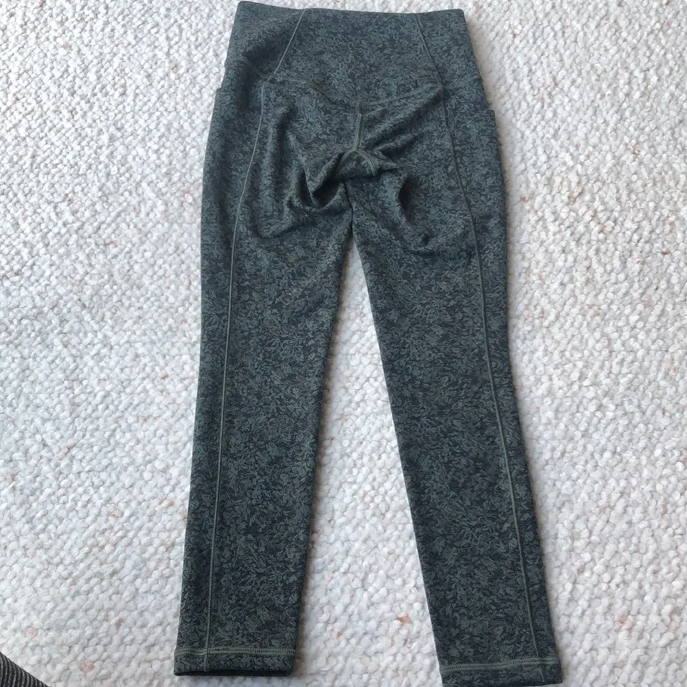 Athleta‎ Salutation Stash Pocket II 7/8 Tight Legging Jacquard Moonflower XXS - Image 8