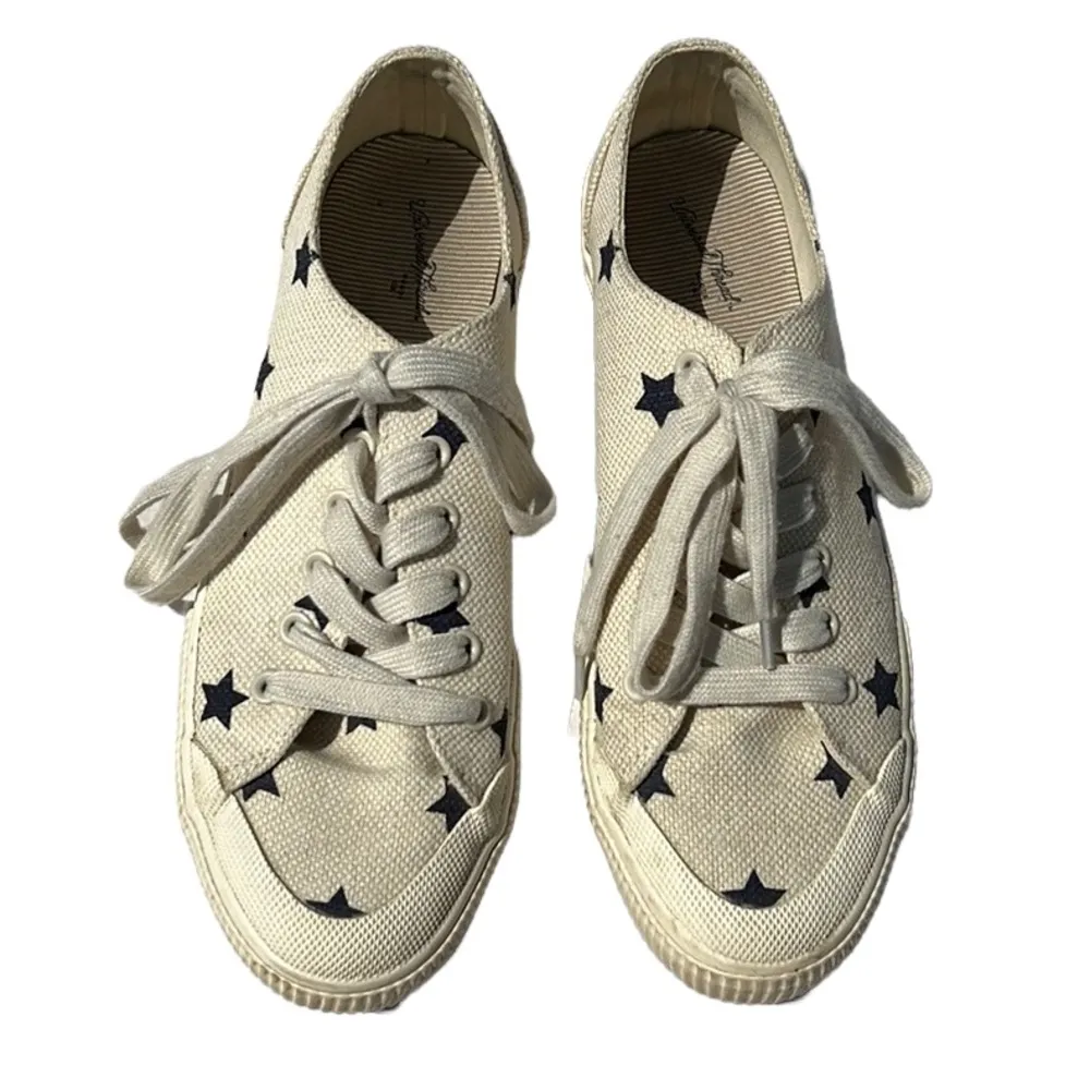 Universal Thread Cream/Navy Blue Stars Canvas Sneakers Size 9 - Image 2