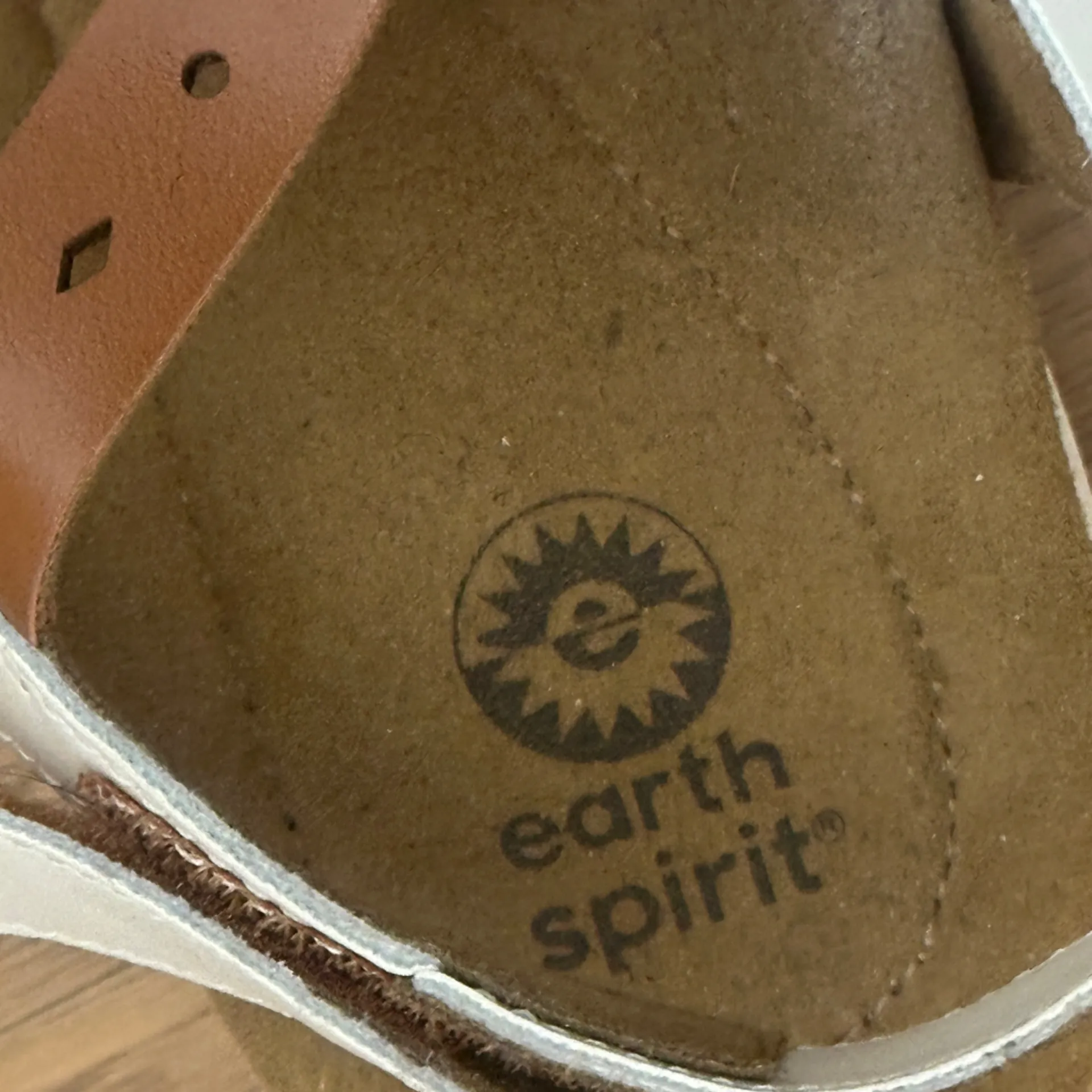 Earth Spirit Women’s Billie Strappy White/Tan Comfort Sandals - Image 8