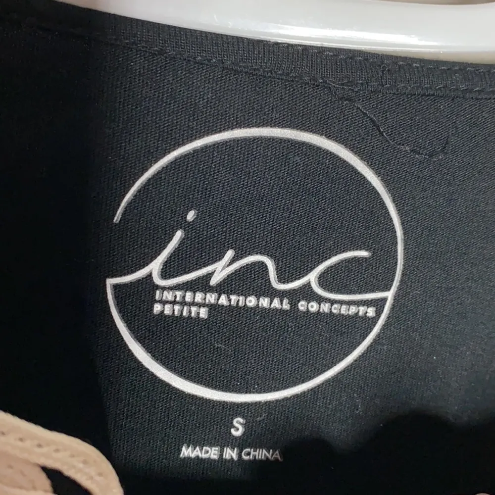 Inc International Concepts petite appliqué lace v neck top size S - Image 5