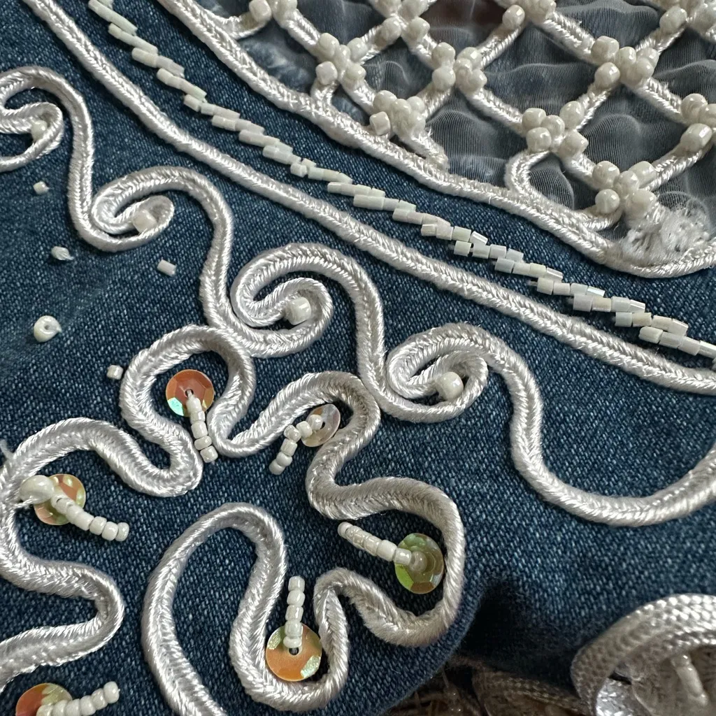 90s Denim Jean Jacket Embellished Heart Design White Fringe Valentines Pockets Blue Size M - Image 9