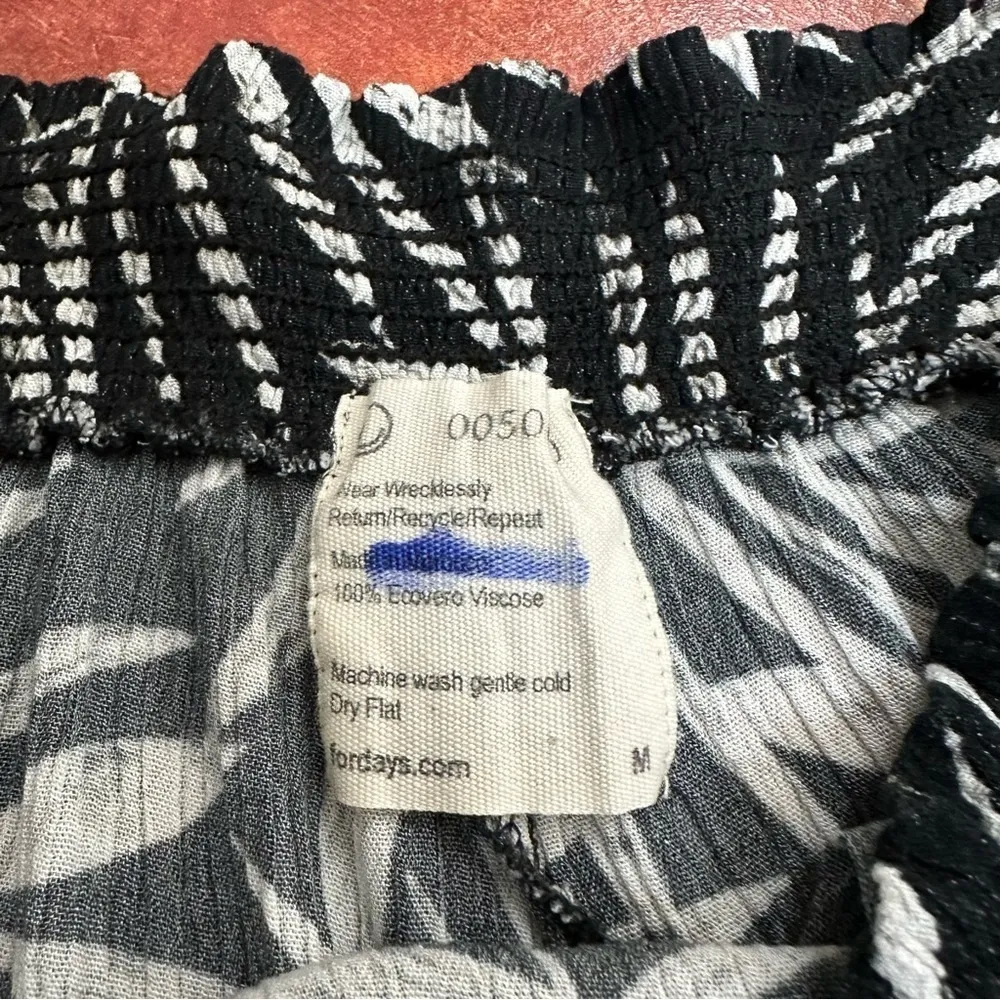 For Days Easy Shorts in Black/White Black Size M - Image 2