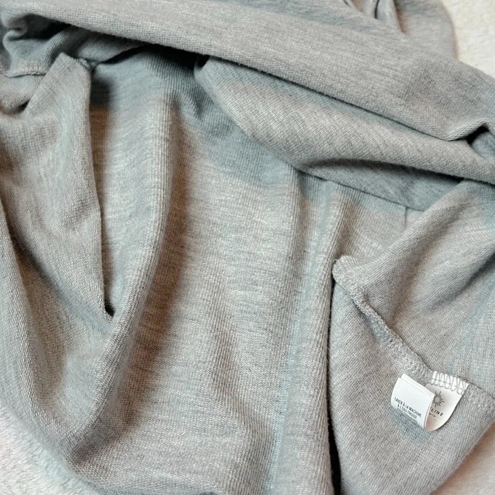 NEW Aerie Offline Cropped Muscle Tank Top Graphic Print Gray Crew Neck Small - Image 6