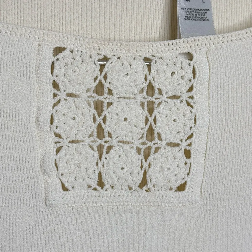 Free w/ any purchase Liz Claiborne Petite Sweater Top Large P Crochet Detail - Image 3