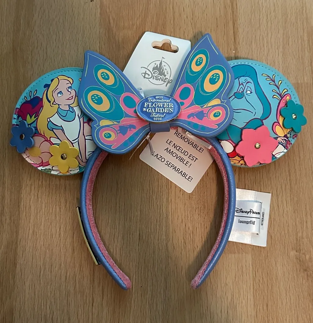 NWT Alice in Wonderland 2026 Epcot Int display picture 3
