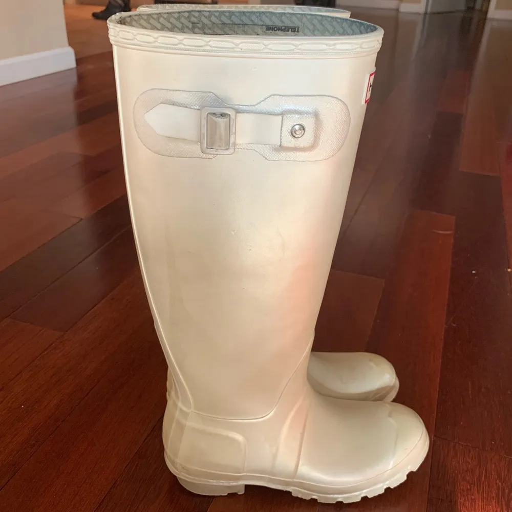 Hunter Tall Rain Boots Pearl White Size 5 - Image 5
