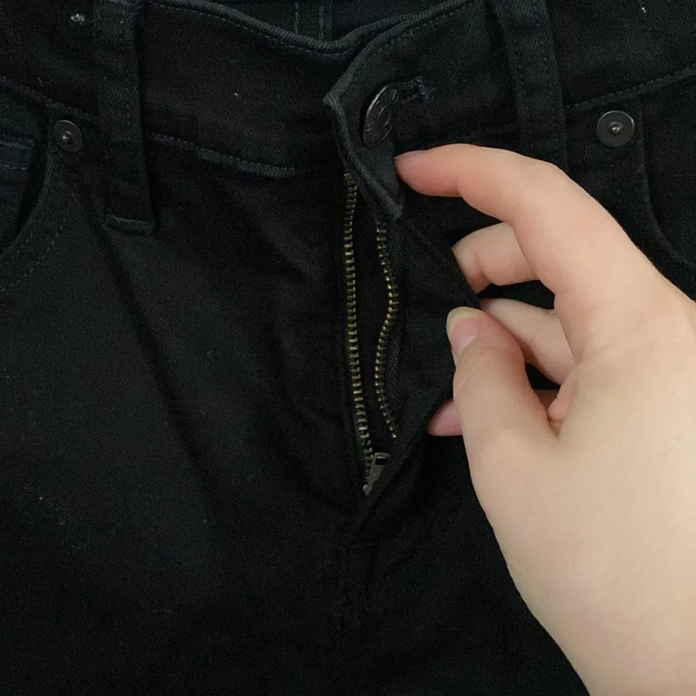 Madewell 9" High Rise Skinny Jeans in ISKO Stay Black solid black wash size 27 - Image 7