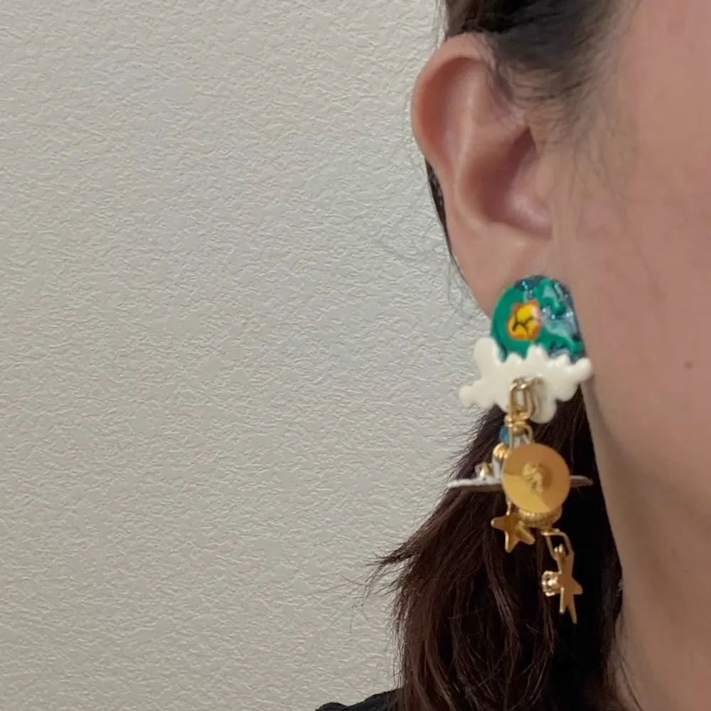 Rare Vintage Lunch at The Ritz WORLD TRAVELER Globe Airplane Cloud Earrings 18g. Green - Image 6