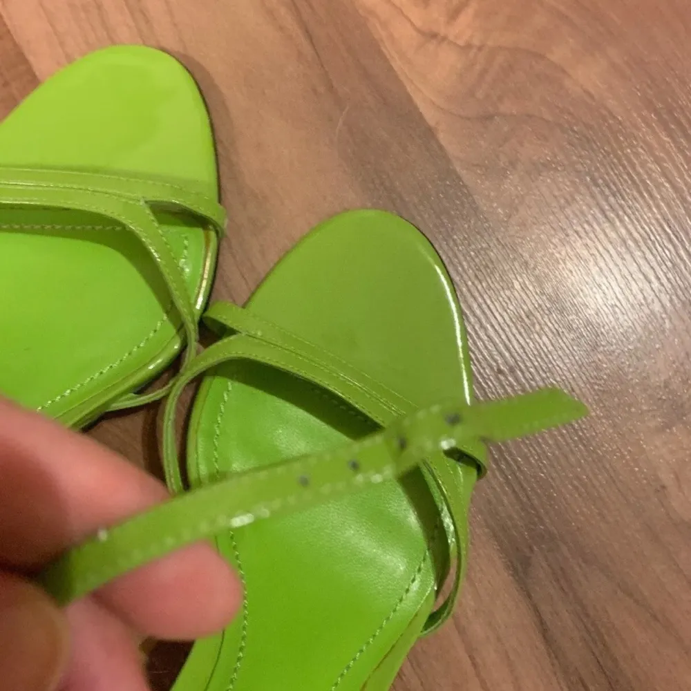 Women’s Lauren  Sandal Heels Size 7 Bright Green New - Image 9