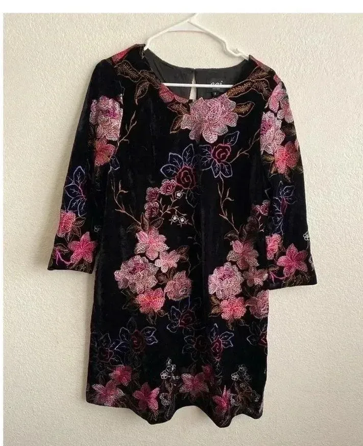 🆕 ECI Vintage Floral Embroidery Velvet Dress 8🆕 - Image 3