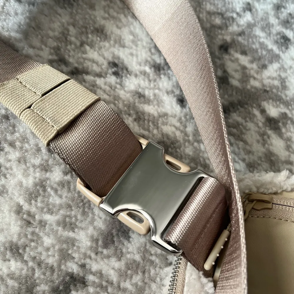 Lululemon Everywhere Fleece Belt Bag - Image 10