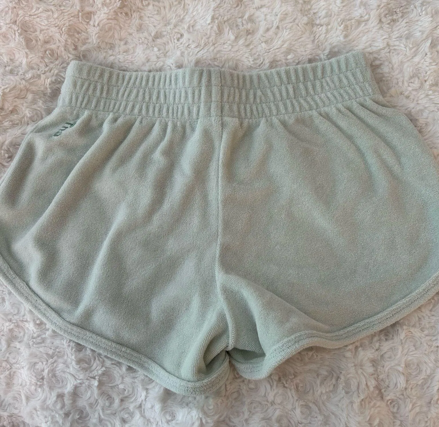 Aritzia Green  Shorts TNA  - Image 2