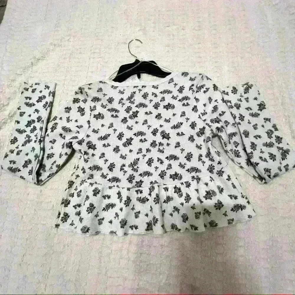 KIRIOUS Los Angeles Floral Babydoll Crop Top White Button Front Waffle Knit Sz L - Image 9