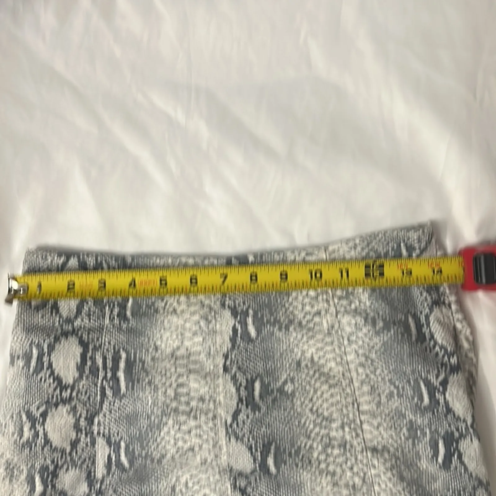 Free People Denim Gray/White Snakeskin Miniskirt 6 Animal Print Casual Dopamine - Image 5