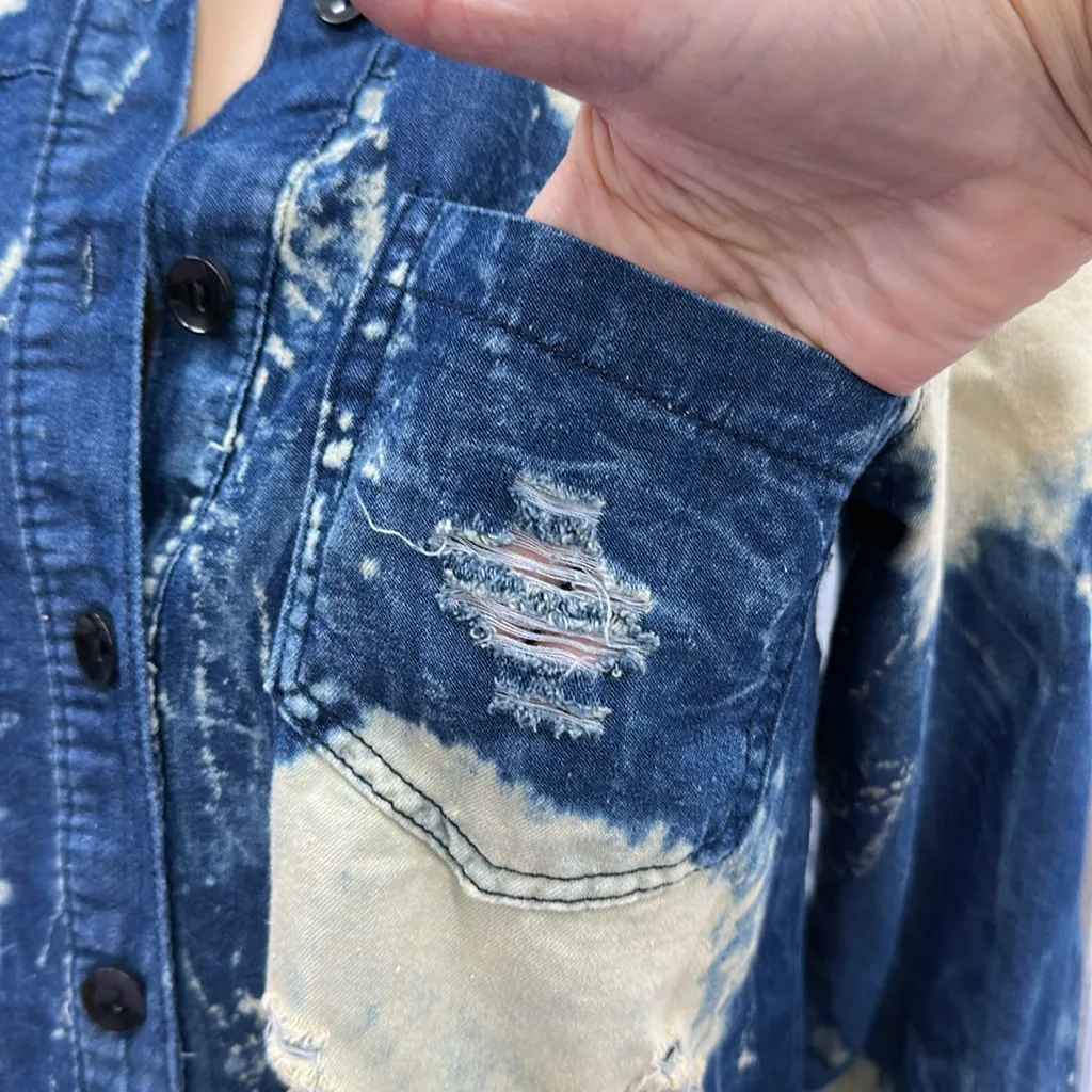 Thrill Acid Wash Distressed Denim Roll Tab Sleeve Button Up Double Pocket Shirt Blue Size M - Image 4