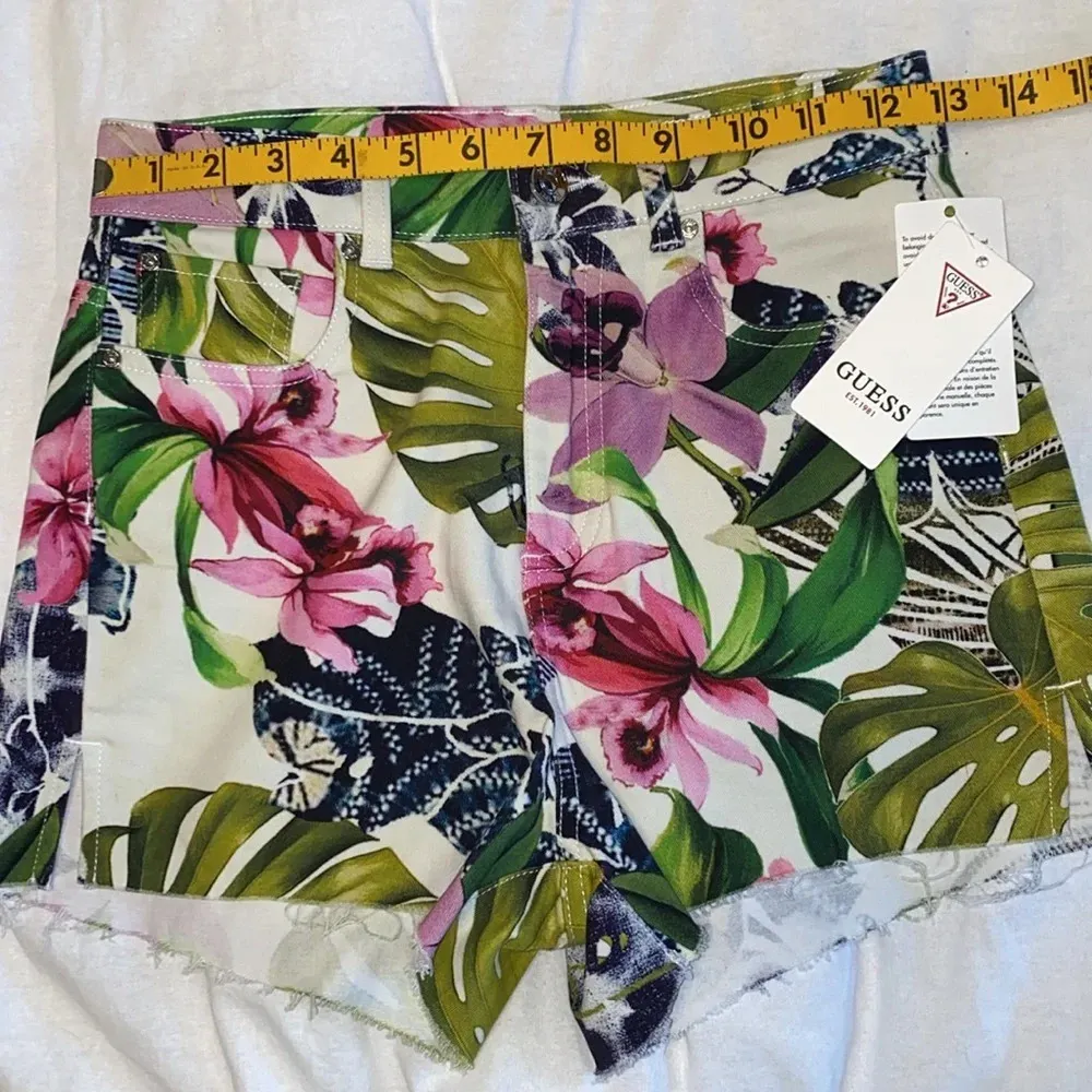 NWT Guess Claudia Shorts Island Fancy - Image 11