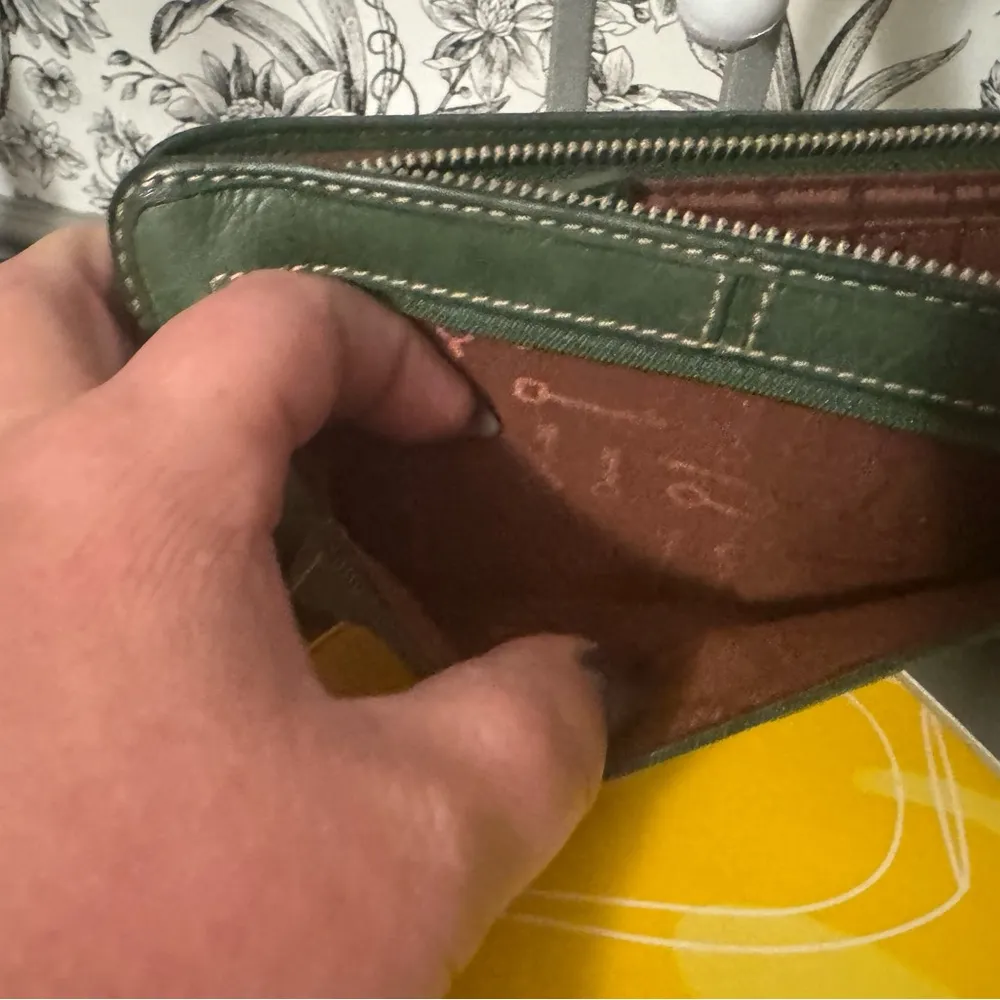 Authentic vintage fossil wallet - Image 5