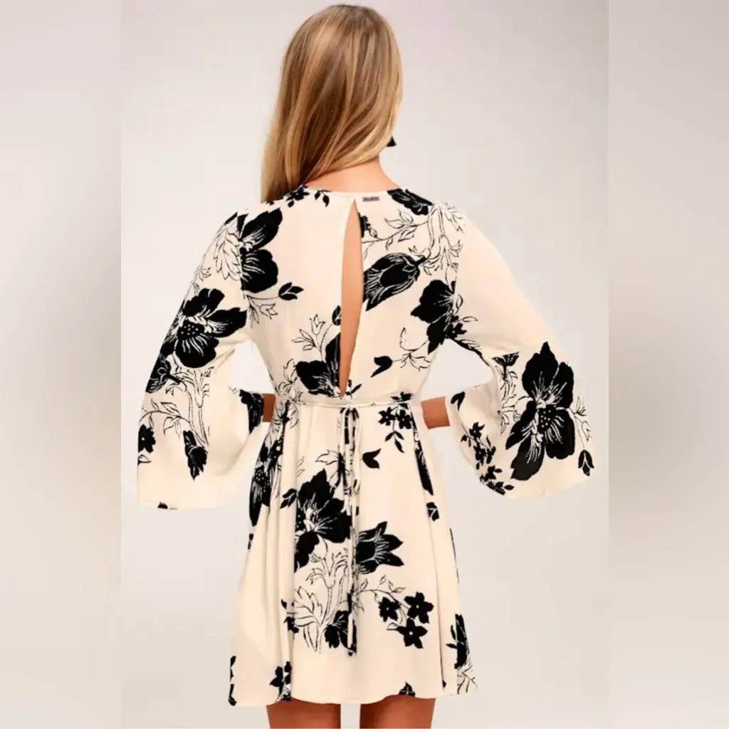 Billabong Women’s Dress Mini Ivory Black Floral Crossover Vneck Flare Sleeves M - Image 4