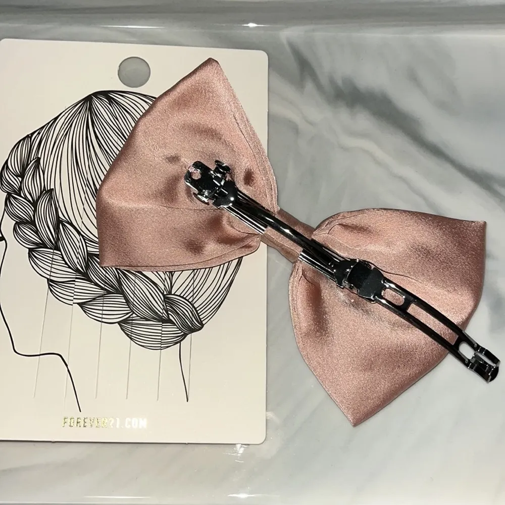 Pink Bow Hair Clip 🎀 - Image 2