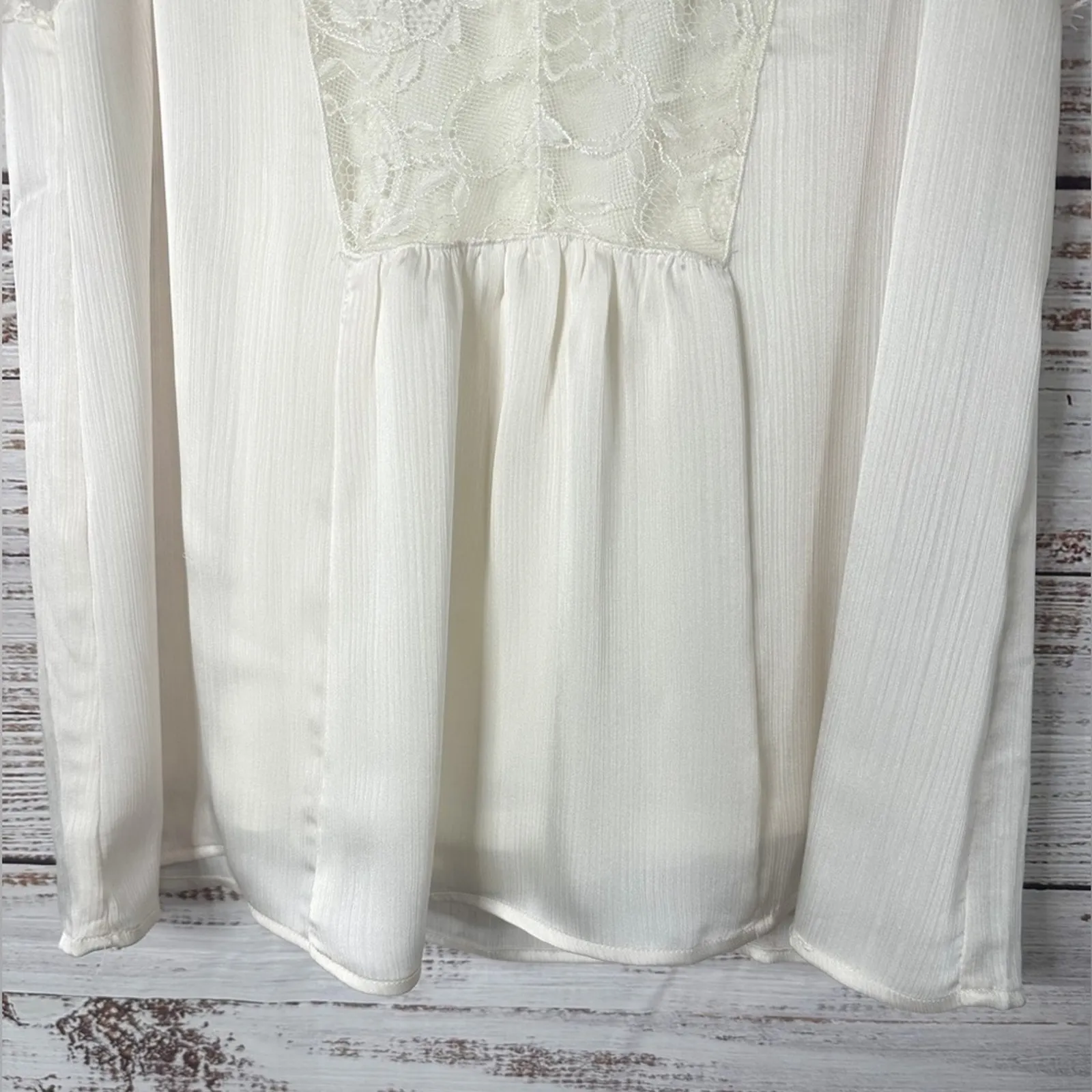 NEW with tags Lovestitch Ivory Kaylee Lace and Satin Blouse, NWT, Size Small - Image 7