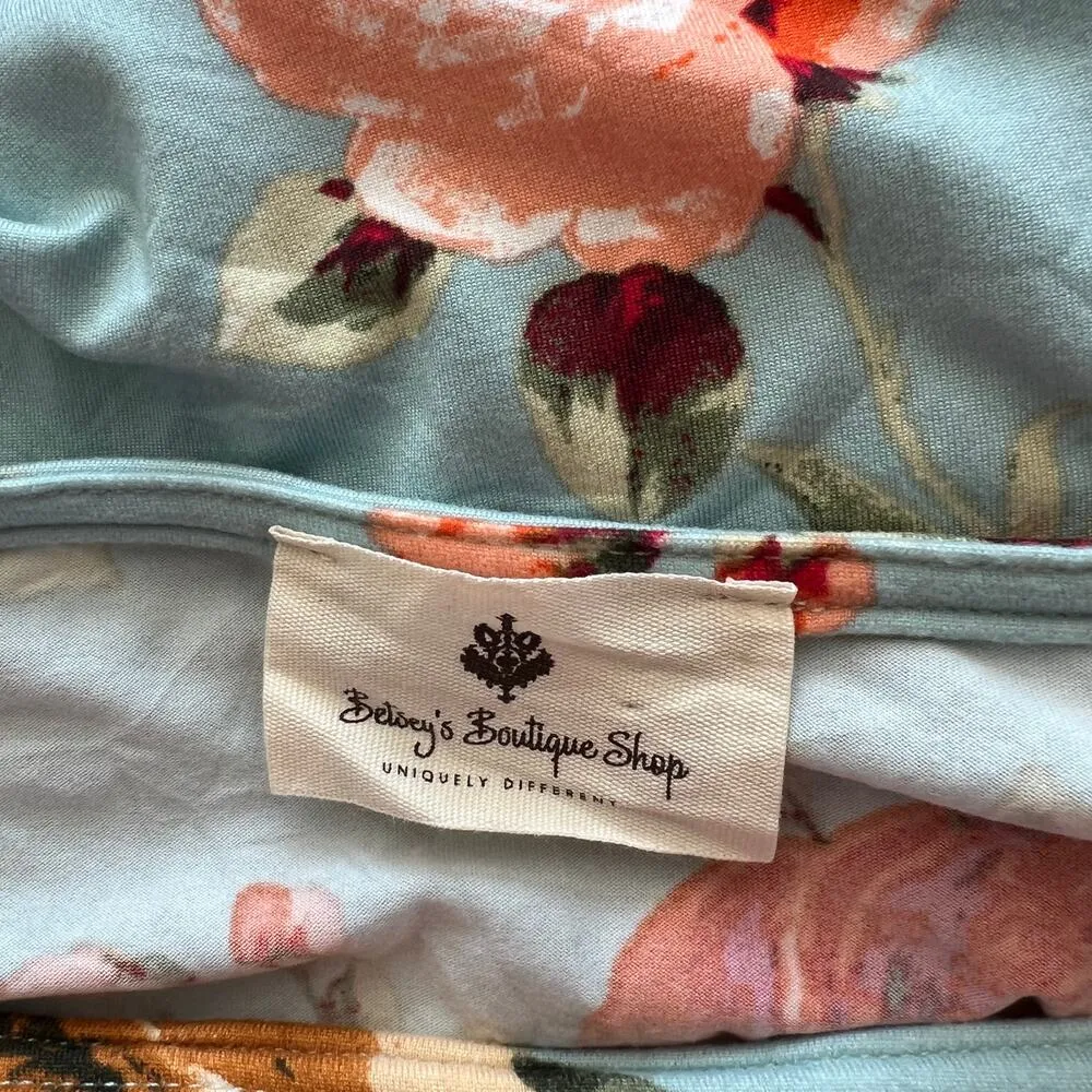 BETSY'S BOUTIQUE Sz Large Powder Blue Red Floral Mini T - Image 4