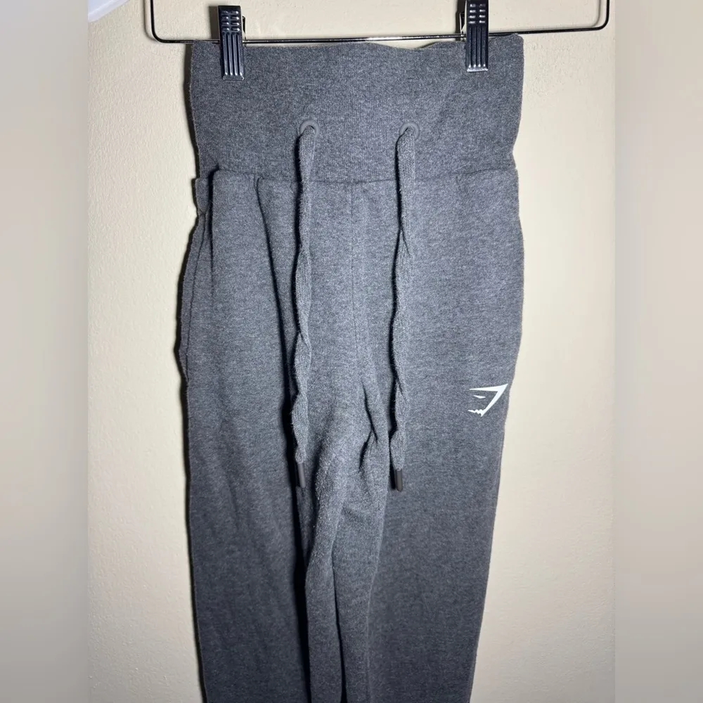 EUC GYMSHARK Size XS Inseam 28” - Image 3