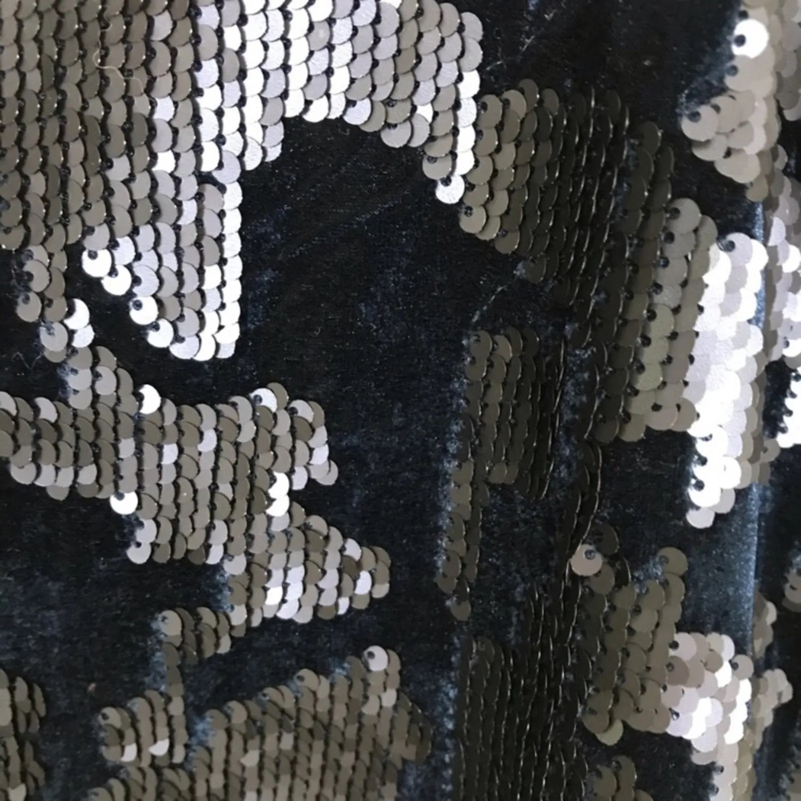 NWT Ro & De Navy Sequin Velvet Top Size M - Image 4