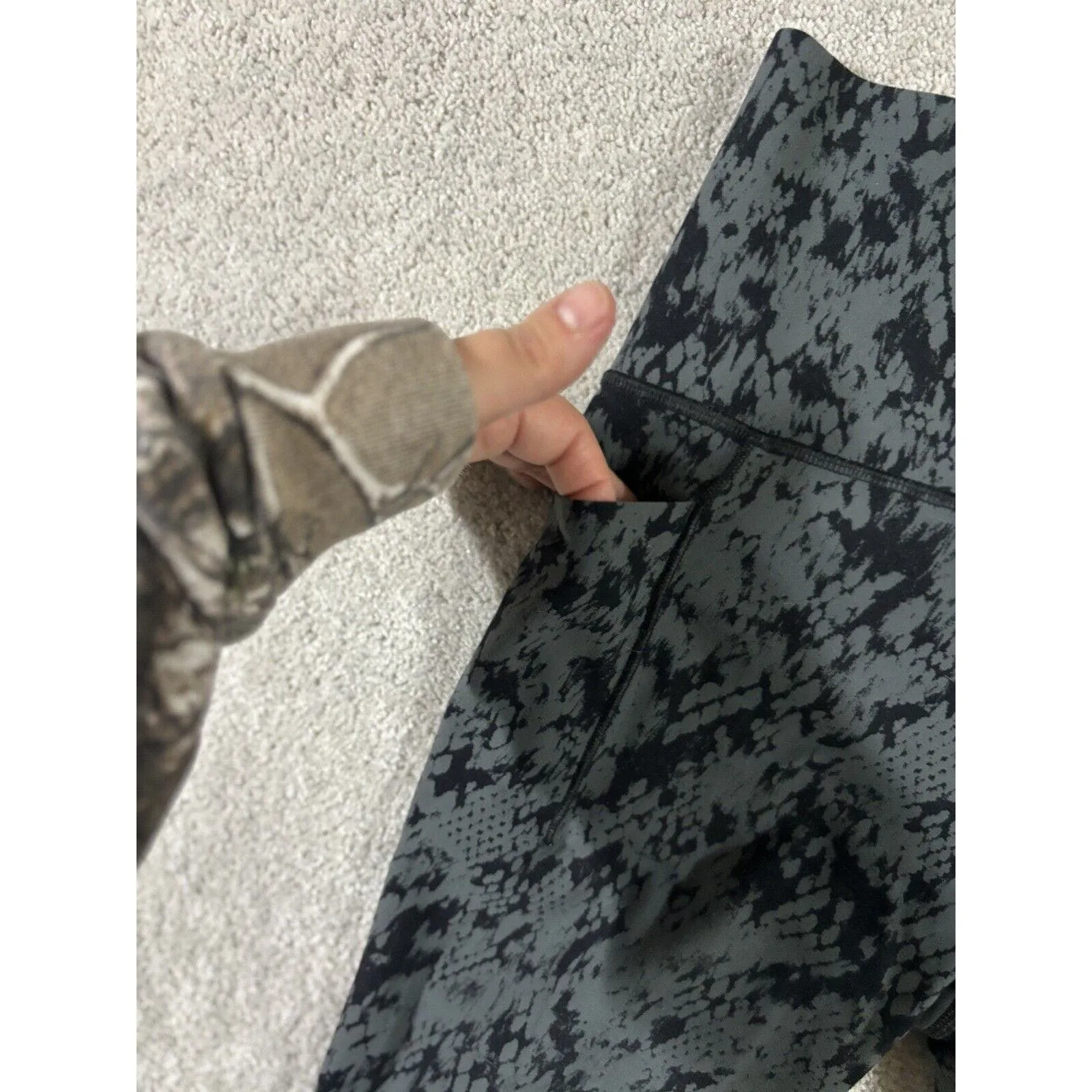 Athleta Salutation Stash Pocket II Printed 7/8 Tight Women's Xs EUC‎ - Image 2