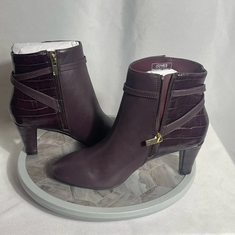 Jones New York Helini Burgundy Croc Strap Ankle Booties 7.5M NIB 3” Heel - Image 4