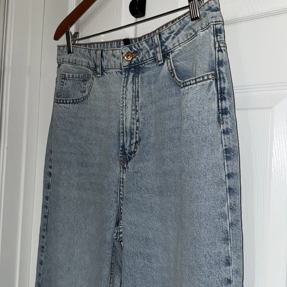H&M Divided Women's light wash denim wide leg Jeans US 10 LIKE NEW - Image 5