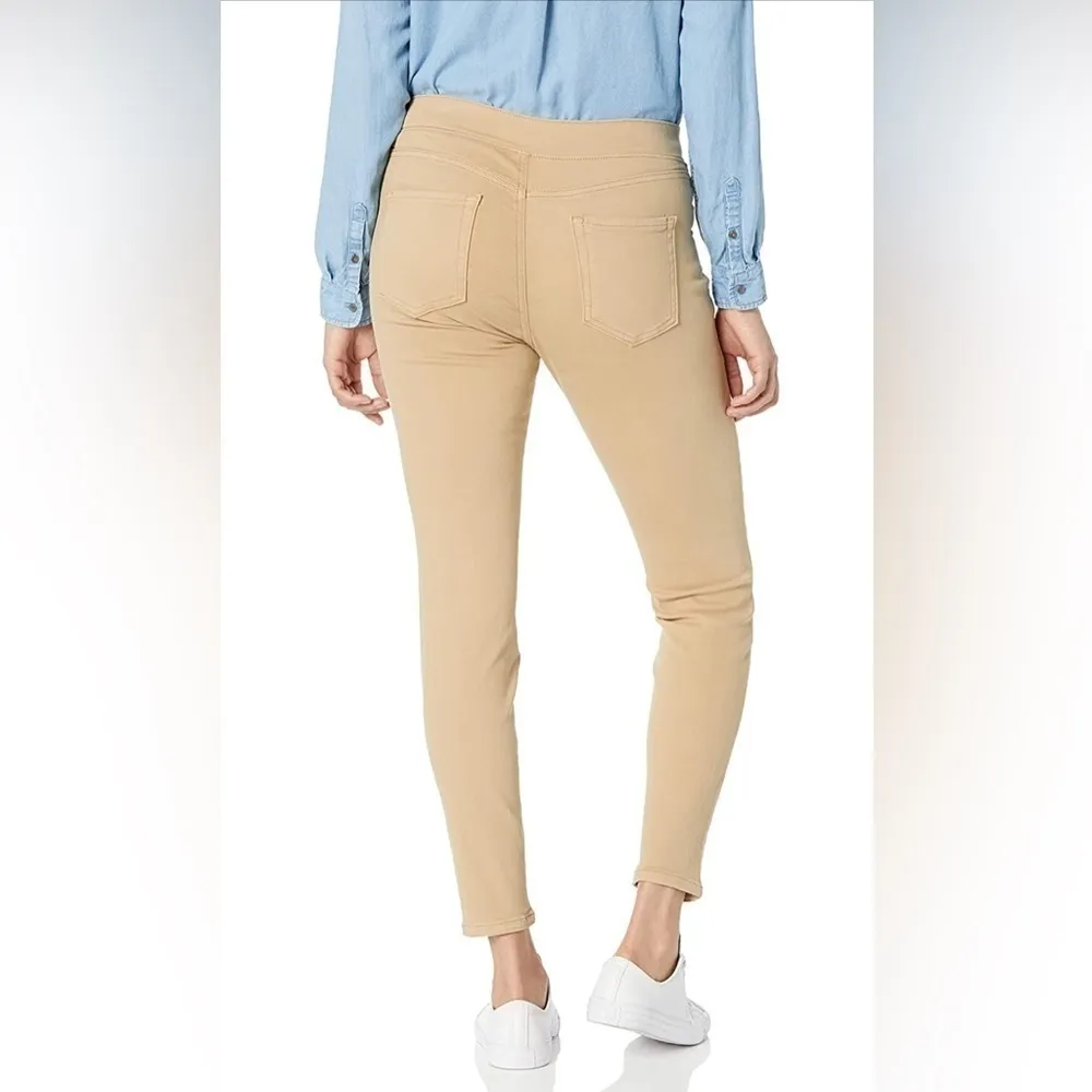 Amazon Essentials Women's Stretch Pull - Image 3