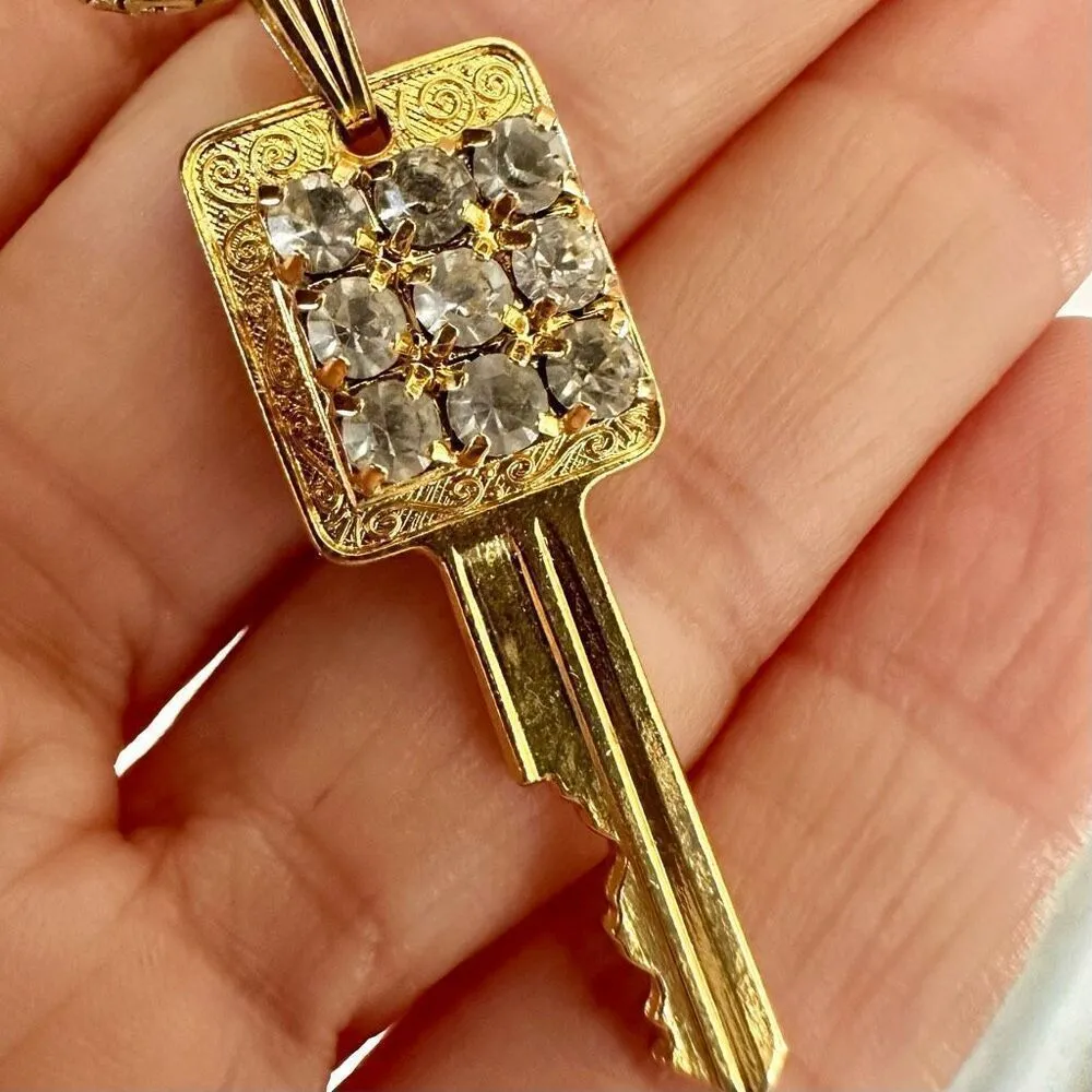 Gold tone rhinestone key pendant necklace - Image 5