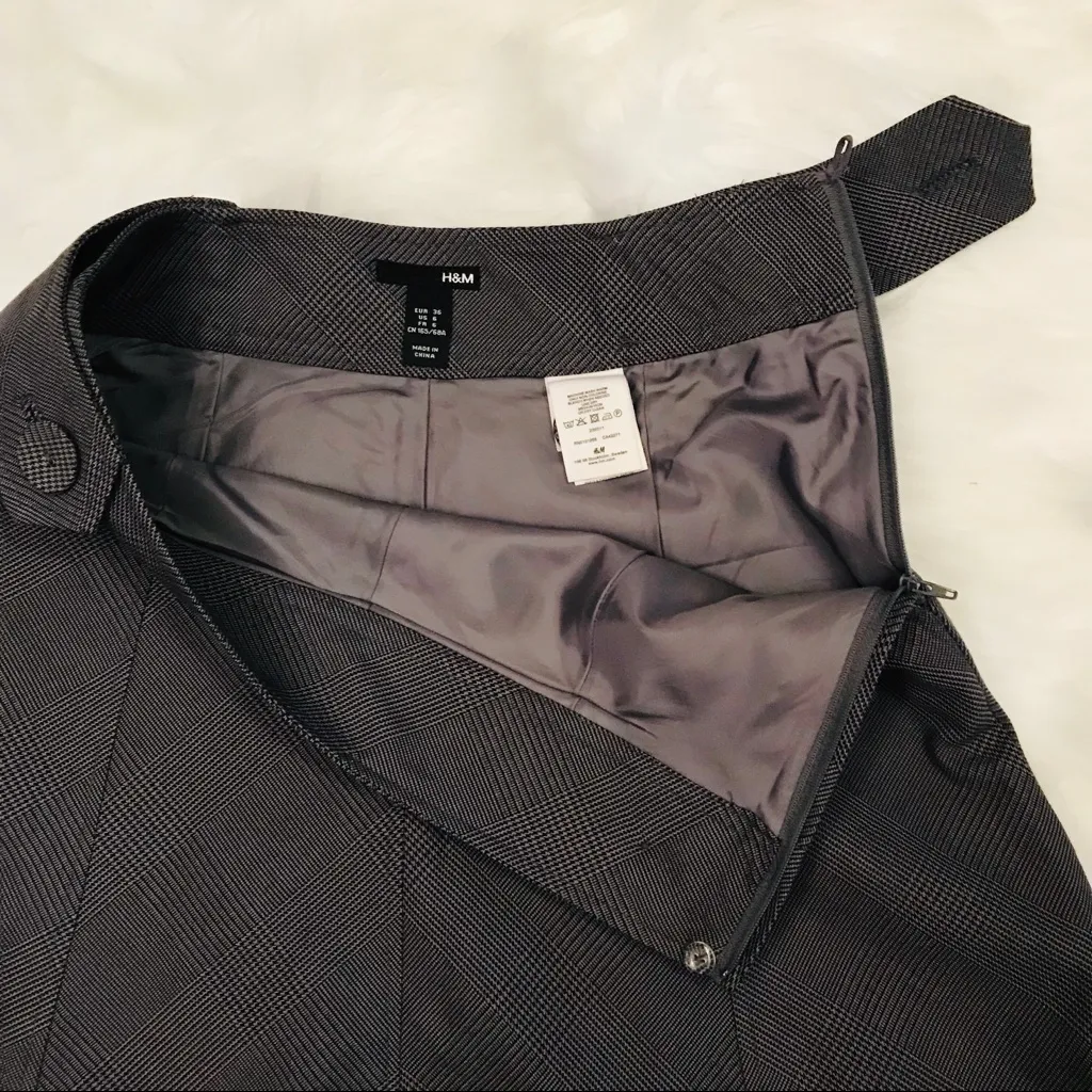 H&M A-line skirt gray size 6 Faint Plaid Design Button Detail Above knee Office - Image 5