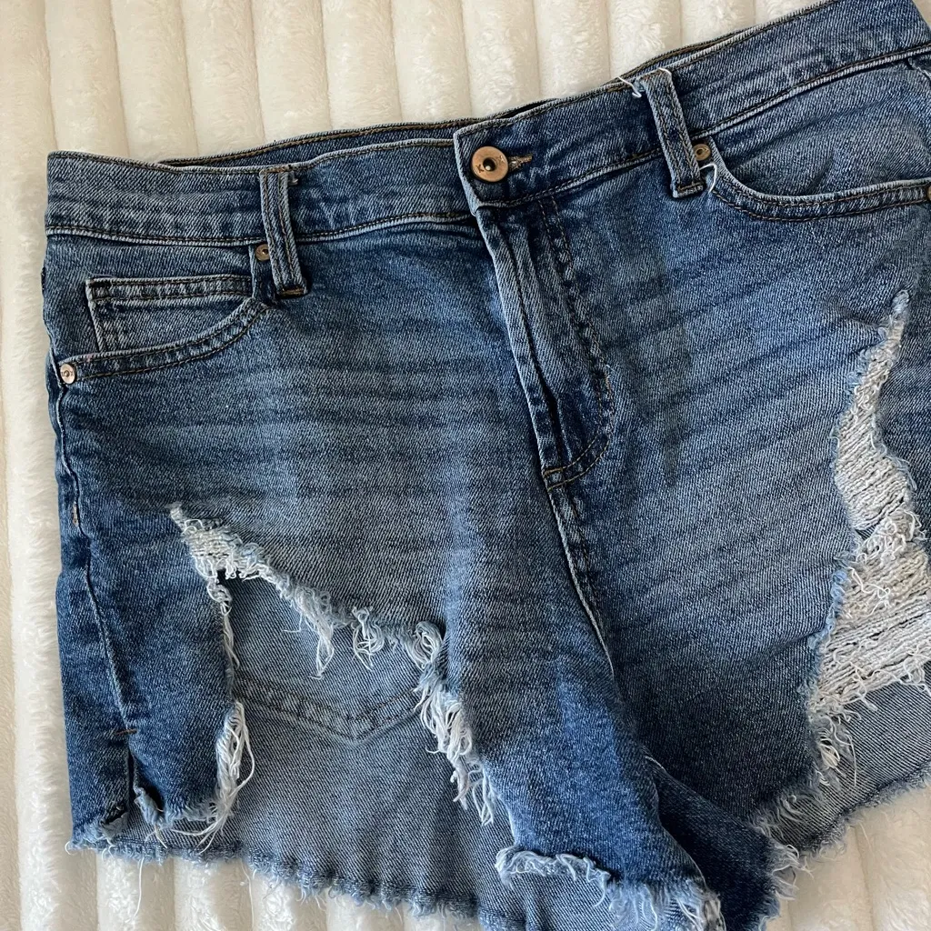 Kendall & Kylie the icon  Distressed Women Shorts - Image 2
