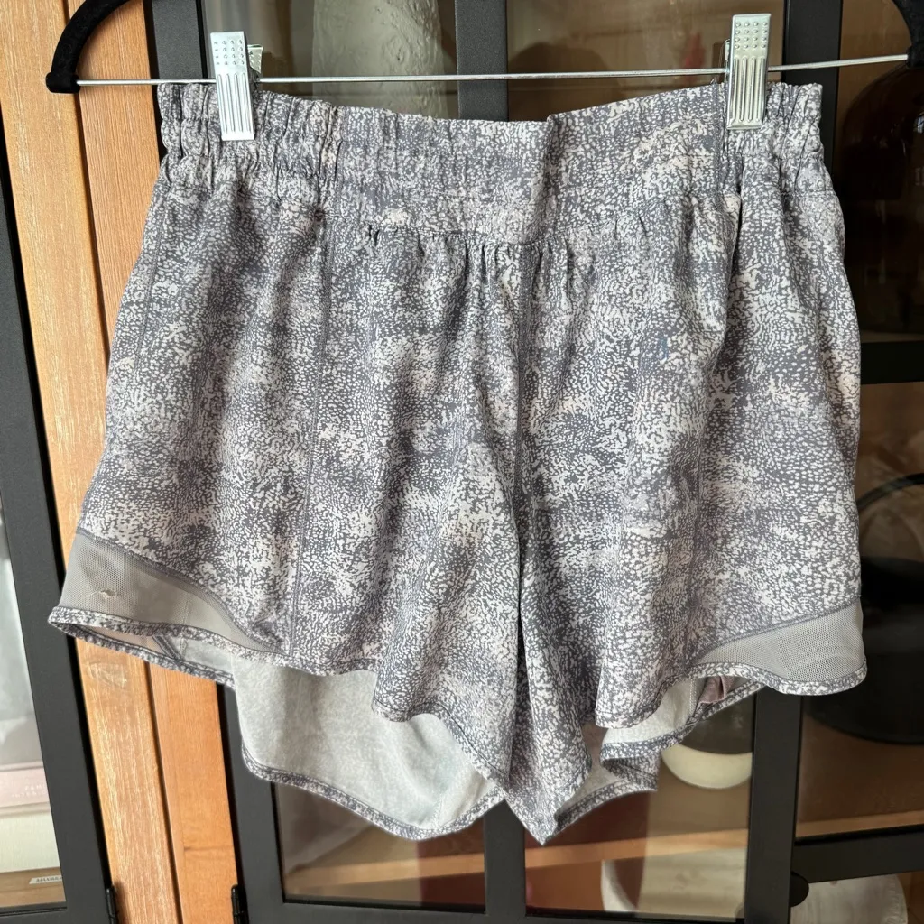 Lululemon Hotty Hot Shorts II Long 4" Frozen Vista Alpine Multi Arctic running - Image 2