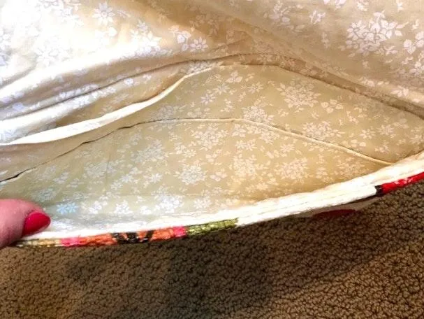 NWOT Adorable & unique fabric floral clutch! Sz 12x7 - Image 5