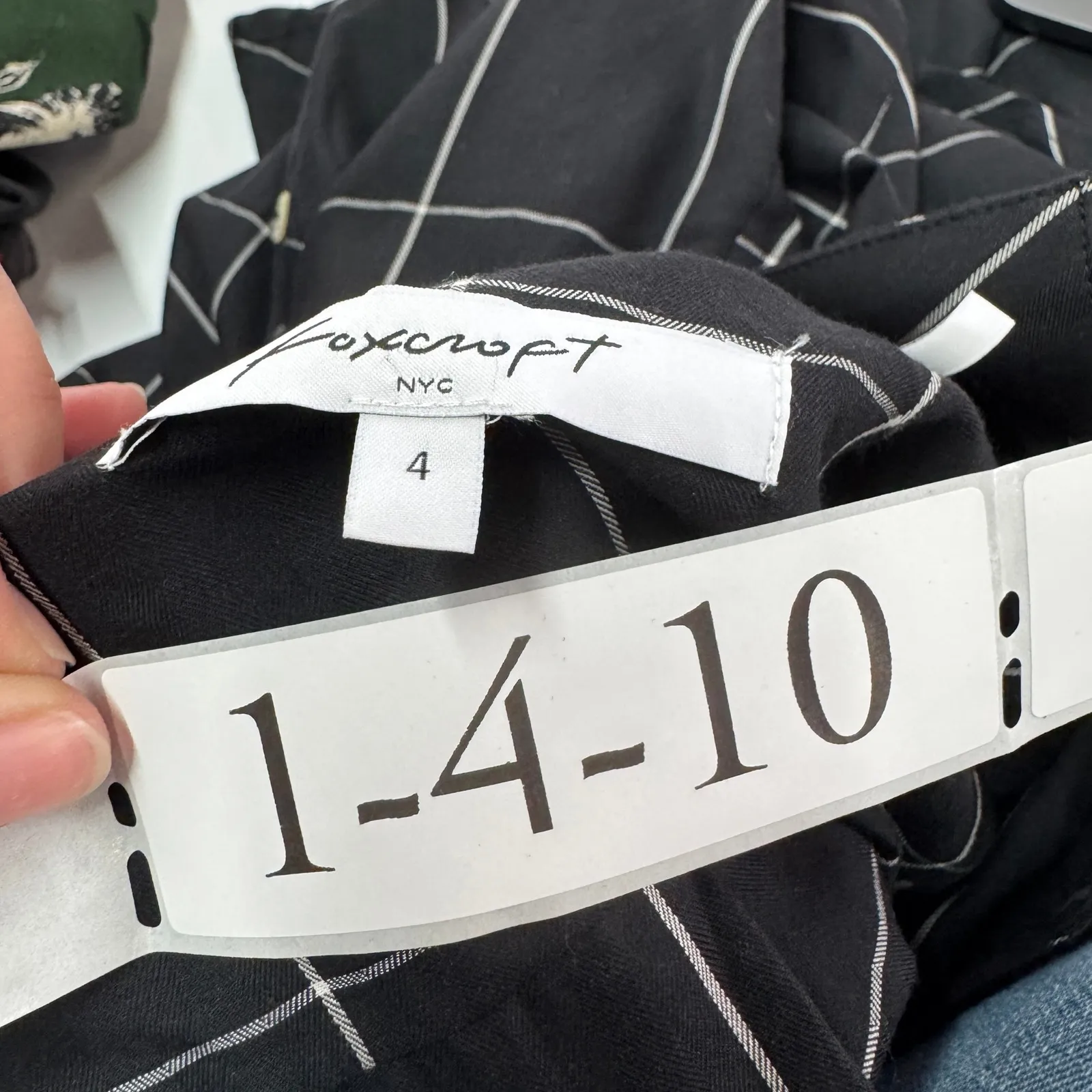 Foxcroft Shirt Womens 4 Black White Windowpane Plaid Button Down Long Sleeve Top - Image 4