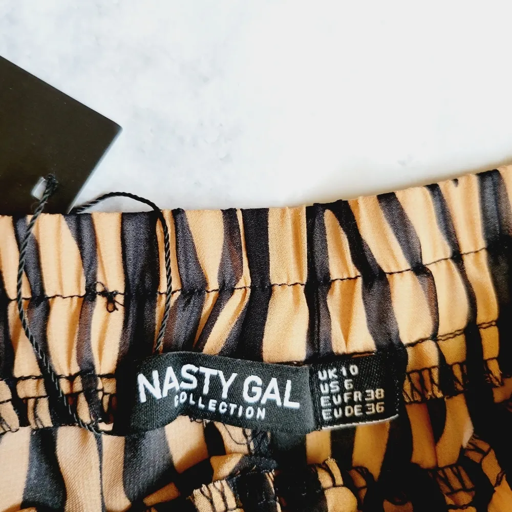 Nasty Gal zebra chiffon beach cover shorts size 6 - Image 4
